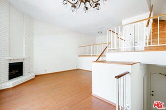 20224 Sherman Way in Los Angeles, CA - Building Photo - Building Photo