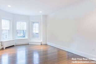 11 Peterborough St in Boston, MA - Building Photo