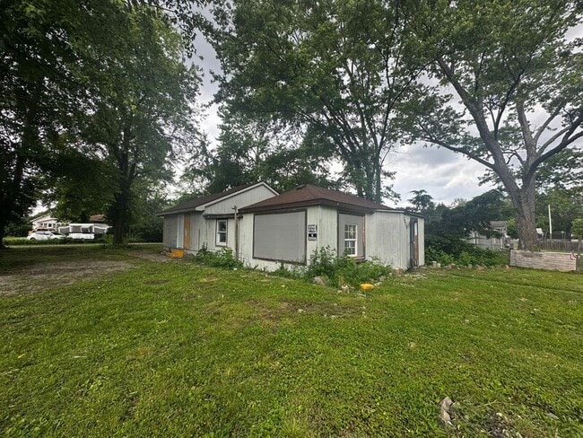 property at 2829 S 9th 1/2 St