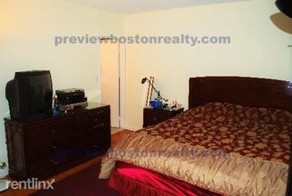 132 Lake Shore Rd-Unit -# Bs in Boston, MA - Building Photo - Building Photo