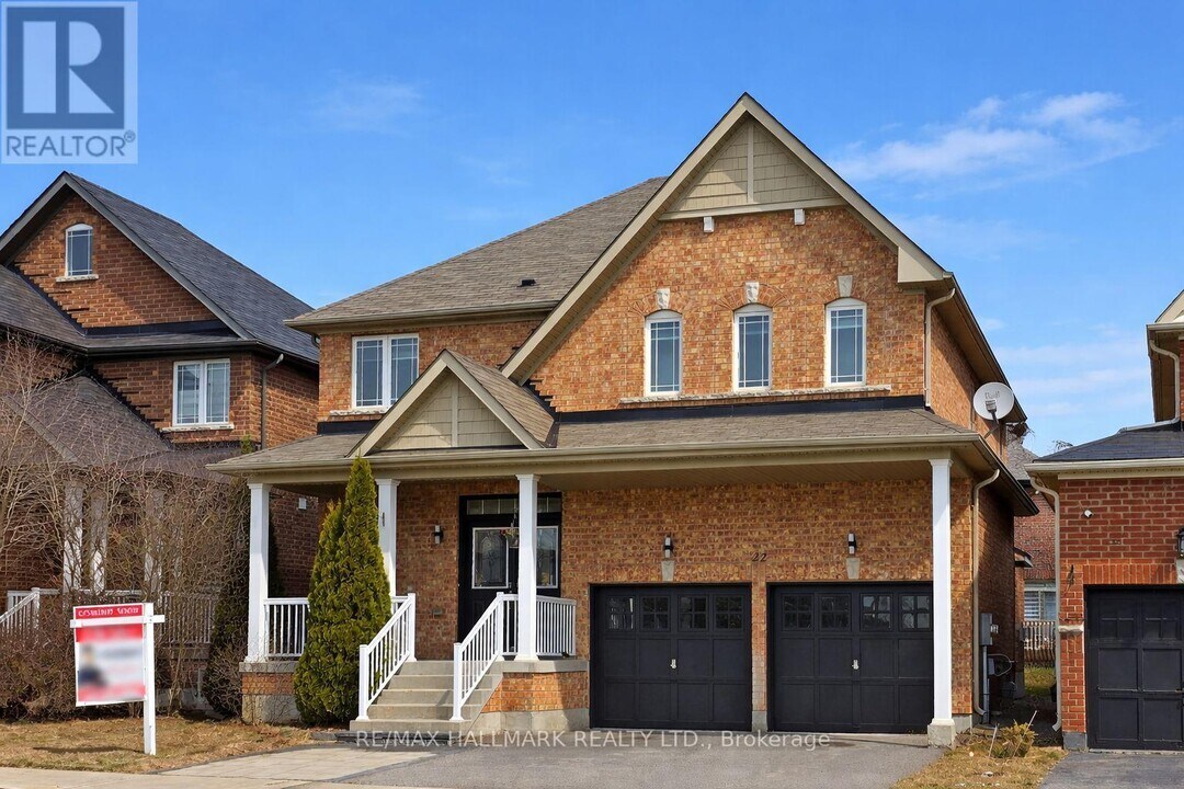 22 Bostock Dr in Georgina, ON - Building Photo