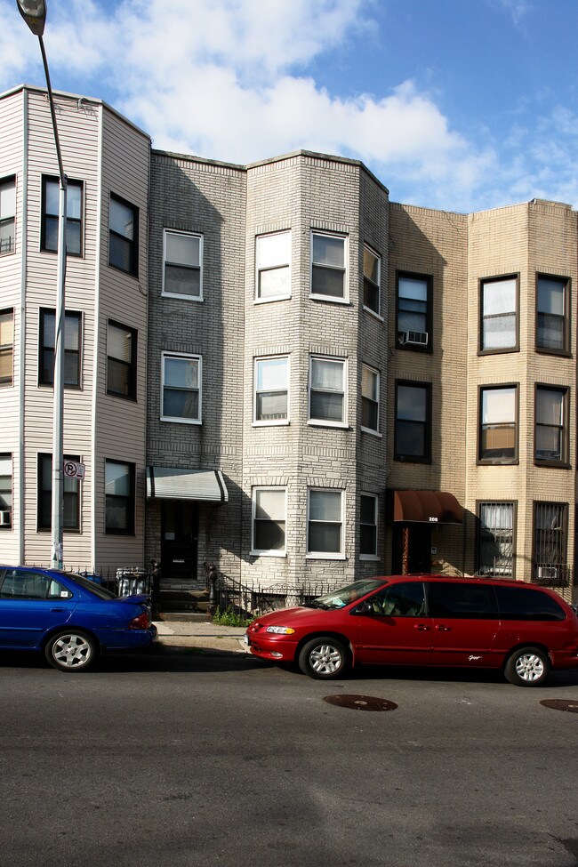 208A 23rd St in Brooklyn, NY - Foto de edificio - Building Photo