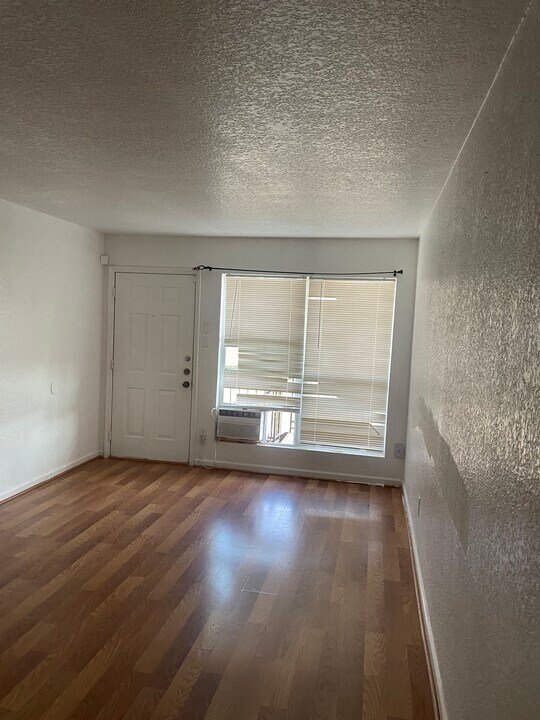 8100 Creekbend Dr in Houston, TX - Building Photo