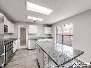 7663 Aspen Park Dr in San Antonio, TX - Foto de edificio - Building Photo