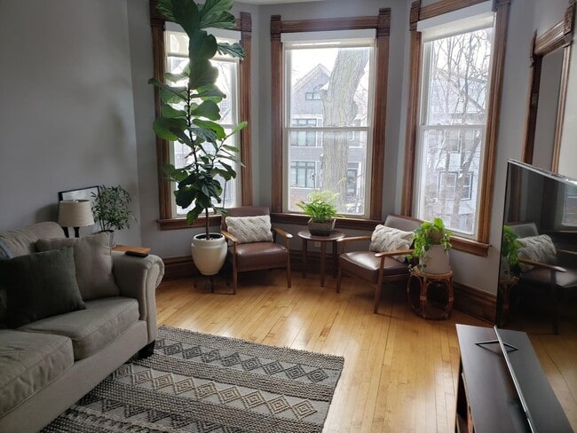 1236 W Oakdale Ave in Chicago, IL - Building Photo - Building Photo