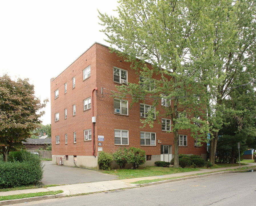 30 James St in Hartford, CT - Building Photo