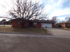 3600 Palmer Ct in Clovis, NM - Building Photo