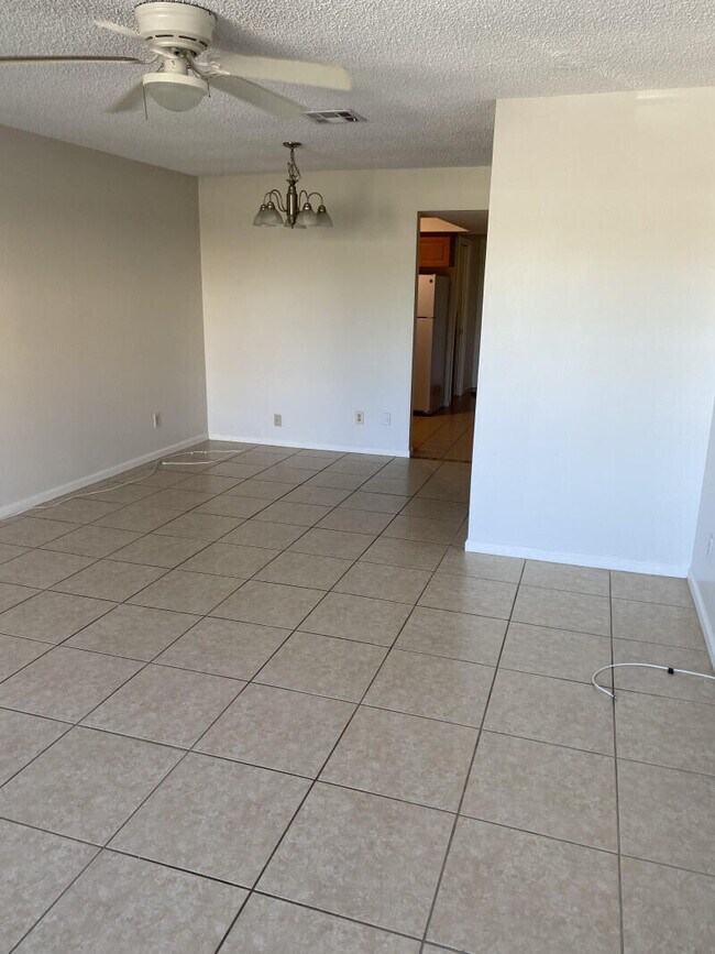 201 Castlewood Dr in North Palm Beach, FL - Building Photo - Building Photo