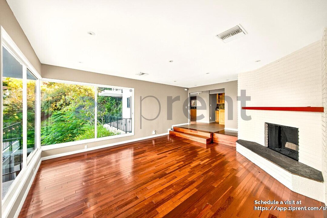 5187 Llano Dr in Los Angeles, CA - Building Photo