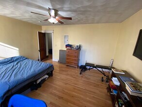 221 Holland St, Unit 2 in Somerville, MA - Foto de edificio - Building Photo