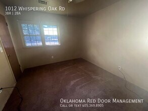 1012 Whispering Oak Rd in Oklahoma City, OK - Building Photo - Building Photo