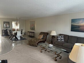 6161 Gulf Winds Dr, Unit 239 in St Pete Beach, FL - Foto de edificio - Building Photo