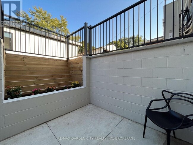 729 Queensdale Ave E in Hamilton, ON - Building Photo - Building Photo