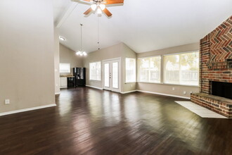 3002 Sherborne St in Pearland, TX - Building Photo - Building Photo