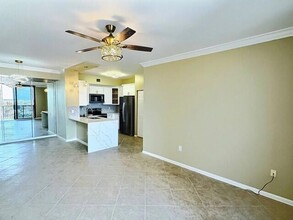 651 Okeechobee Blvd, Unit Ph1-10 in West Palm Beach, FL - Building Photo - Building Photo