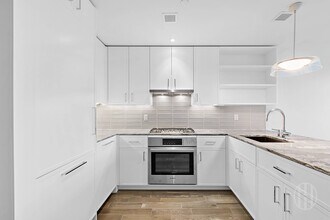 10 Malcolm X Blvd in New York, NY - Foto de edificio - Building Photo