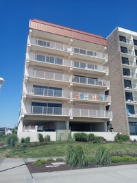 Seascape Condominium in Virginia Beach, VA - Building Photo - Building Photo