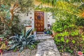 235 Bronwood Ave in Los Angeles, CA - Foto de edificio - Building Photo