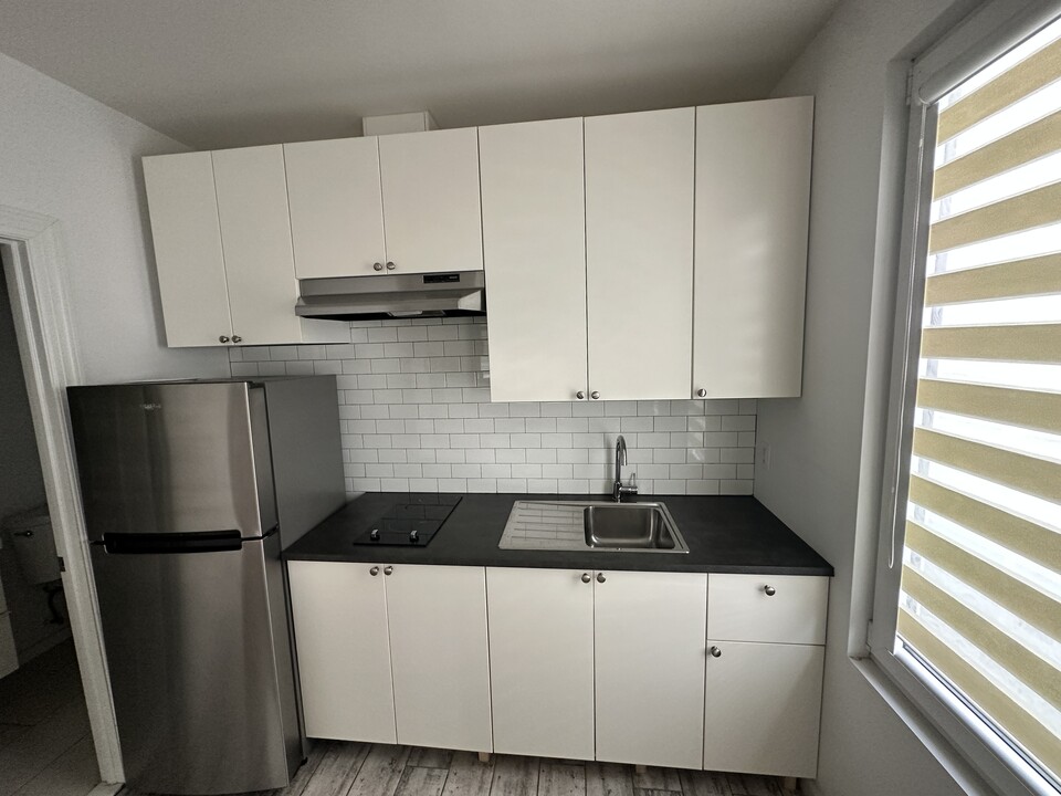 6940 78th St, Unit 1 FT in Middle Village, NY - Foto de edificio