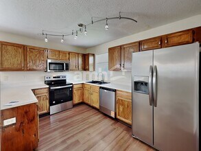 1347 Egret Ln in Greenwood, IN - Building Photo - Building Photo