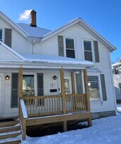 327 5th Ave, Unit APARTMENT #2 in Baraboo, WI - Building Photo