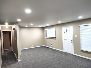9506 S Garnet Dr in Sandy, UT - Building Photo - Building Photo