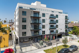 Regency 321 in Los Angeles, CA - Building Photo - Primary Photo