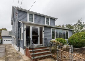 5 Lewis Pl in Lynbrook, NY - Building Photo