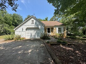 103 Bobolink Dr in Seneca, SC - Building Photo