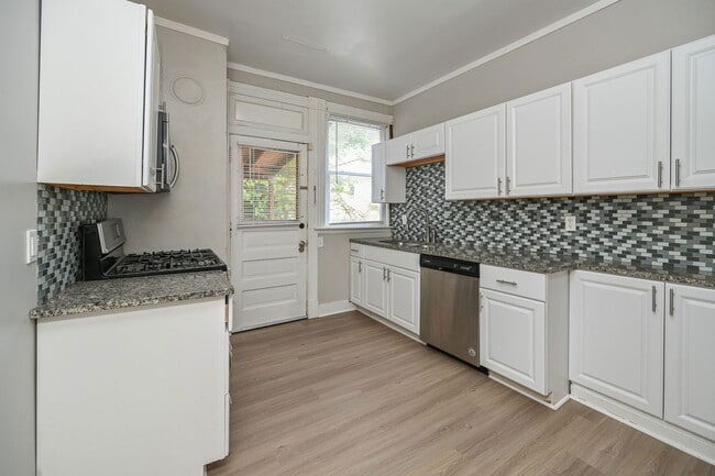 2317 Stratford Ave in Cincinnati, OH - Building Photo - Building Photo