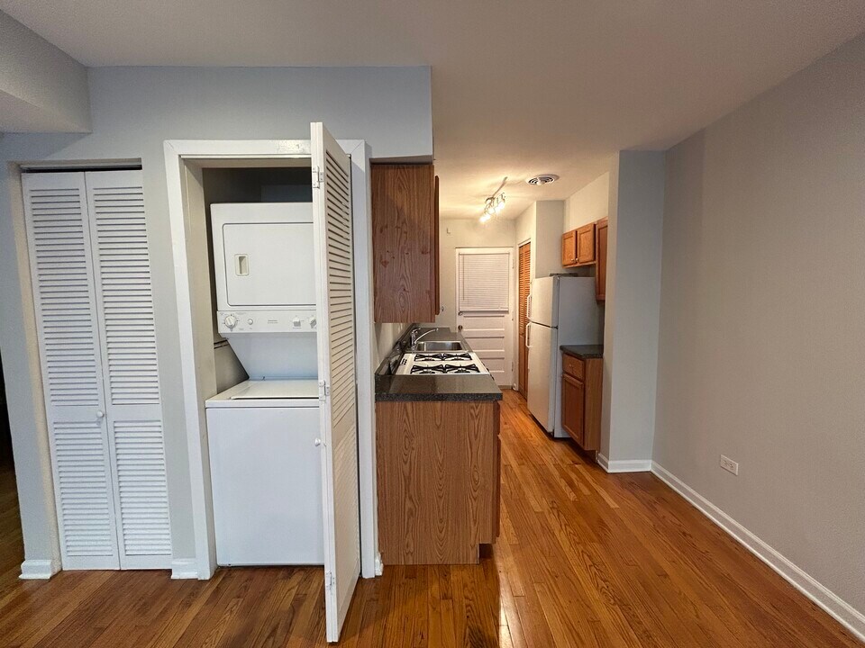 6535 N Mozart St, Unit 1R in Chicago, IL - Building Photo