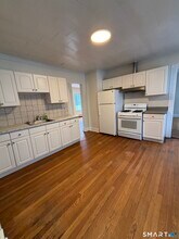 2395 Main St in Bridgeport, CT - Building Photo - Building Photo