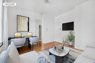 102 W 80th St in New York, NY - Building Photo - Building Photo