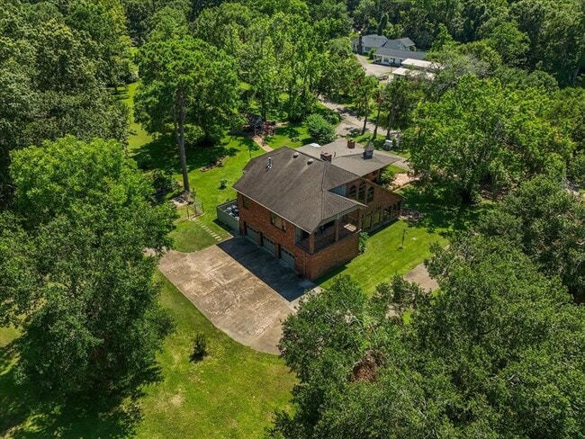 property at 3415 Bayou Dr E