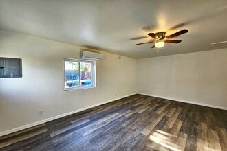 19759 Roscoe Blvd in Winnetka, CA - Building Photo - Building Photo