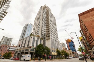 200 W Grand Ave, Unit 1301 in Chicago, IL - Building Photo