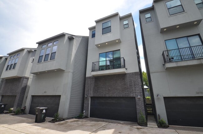 property at 2616 Riverside Dr