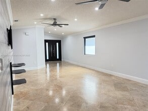 2146 SW 103rd Pl in Miami, FL - Foto de edificio - Building Photo