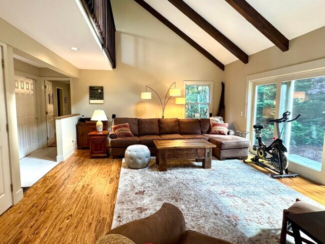20 Fairway Dr in Grantham, NH - Building Photo - Building Photo