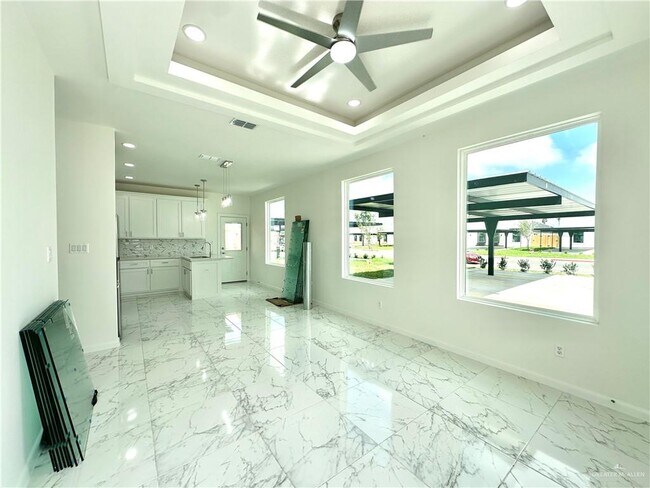 11 Selena St in Mission, TX - Foto de edificio - Building Photo