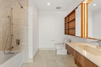 302 W Hill St in Chicago, IL - Building Photo - Building Photo