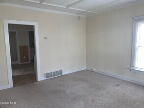 9 James St in Saratoga Springs, NY - Building Photo - Building Photo