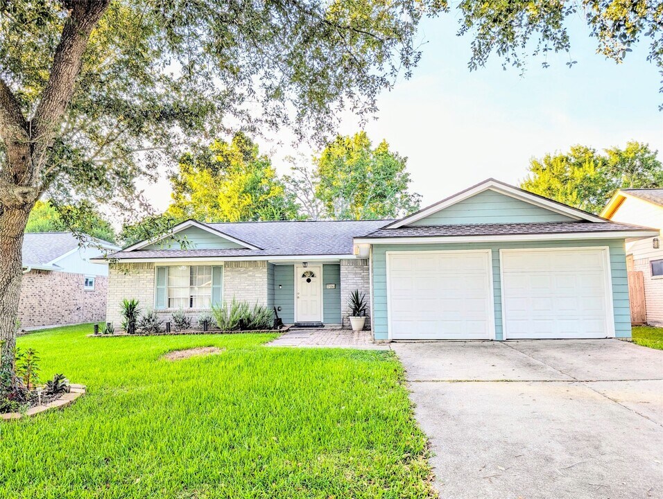 2706 Orion Dr in League City, TX - Foto de edificio