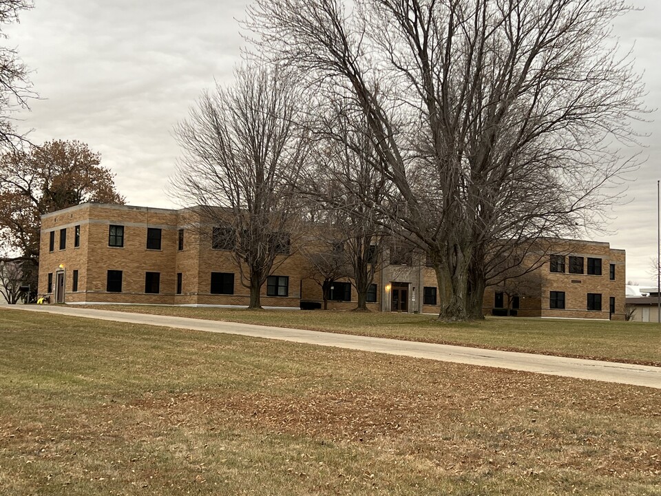 1240 Lincoln in Le Mars, IA - Building Photo