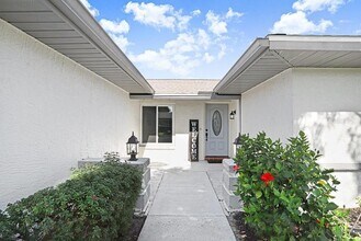 2306 Lancaster Dr, Unit 2306 in Sun City Center, FL - Building Photo - Building Photo