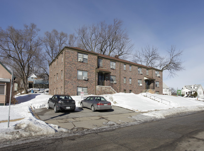 Carthage Apartments in Omaha, NE - Building Photo - Building Photo