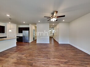 885 Headland Wy in Holly Springs, GA - Foto de edificio - Building Photo