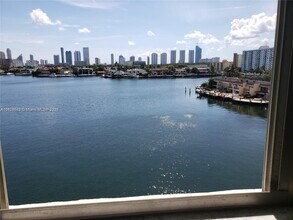 16570 NE 26th Ave in North Miami Beach, FL - Building Photo - Building Photo