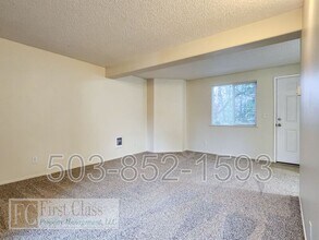 10056 SW Garrett St in Portland, OR - Building Photo - Building Photo