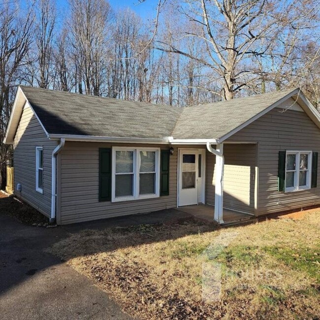 property at 10 River Ct